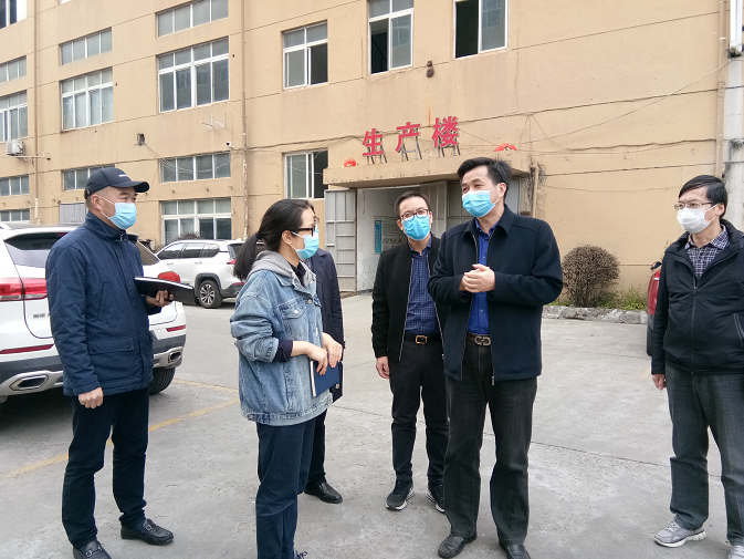 樂委副書記蒞臨檢查指導(dǎo)金橋銅業(yè)復(fù)工復(fù)產(chǎn)與疫情防控工作 樂委副書記蒞臨檢查指導(dǎo)金橋銅業(yè)復(fù)工復(fù)產(chǎn)與疫情防控工作